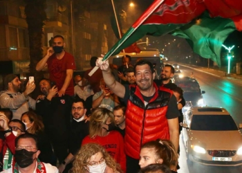 Pınar Karşıyaka finali kutladı