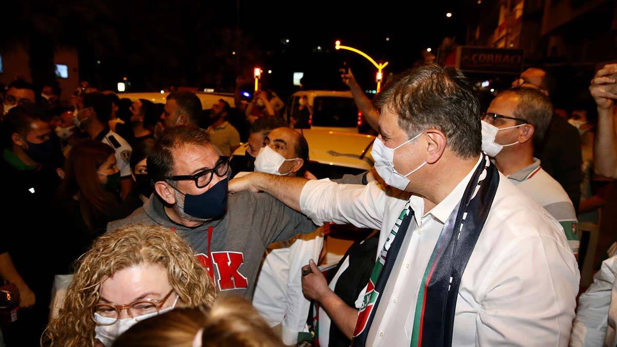 Pınar Karşıyaka finali kutladı