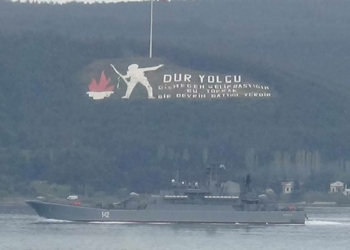 Rus savaş gemisi Novocherkassk Boğaz'dan geçti