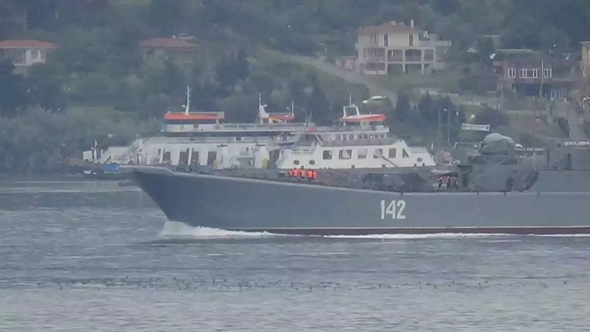 Rus savaş gemisi novocherkassk boğaz'dan geçti