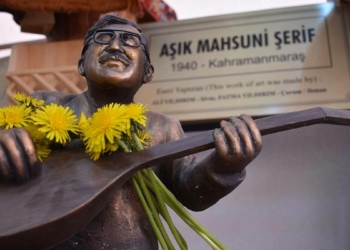 Saz ustası Aşık Mahzuni Şerif'i türküleriyle andı