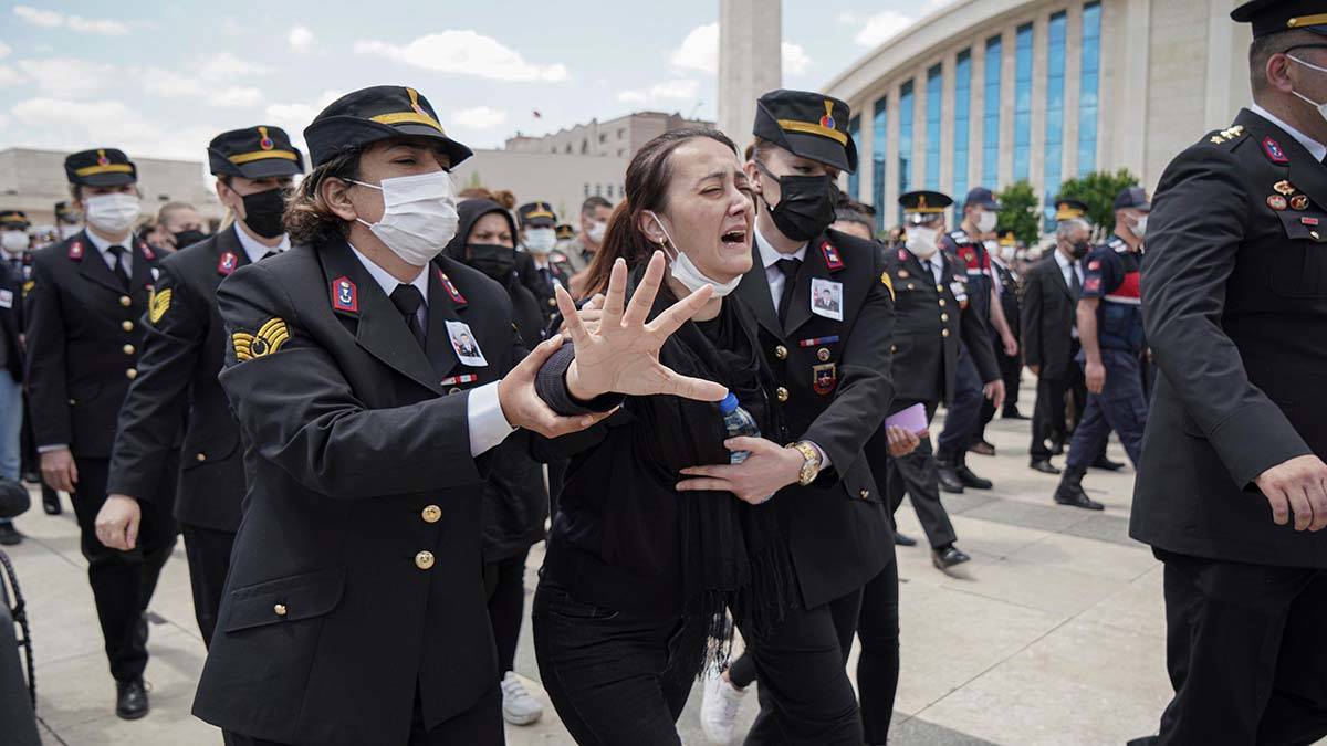 Şehit eşinden yürek yakan haykırış