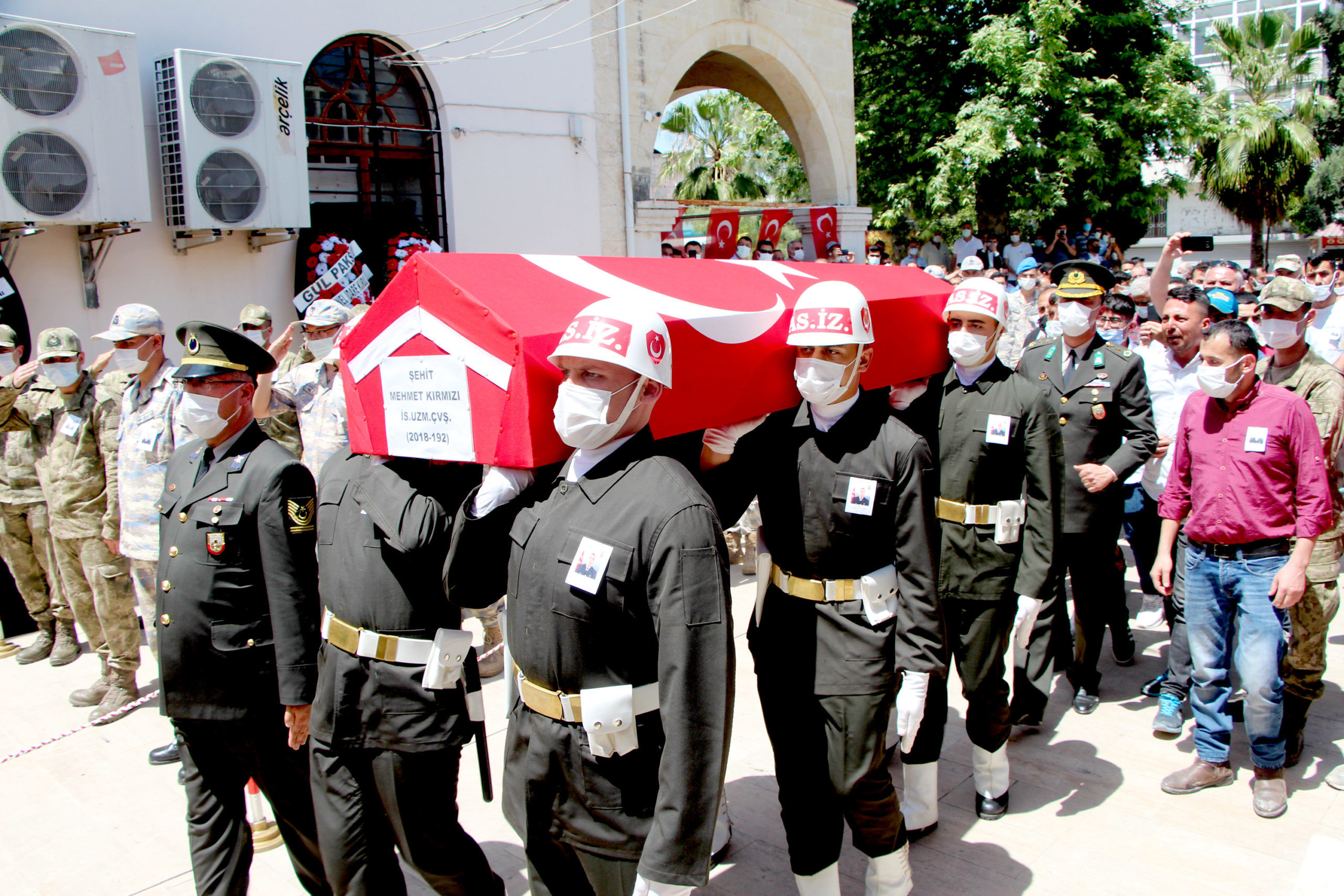 Şehidimiz Mehmet Kırmızı son yolculuğuna uğurlandı