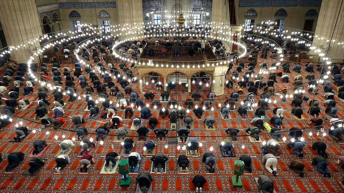 Selimiye Camisi vatandaşların akınına uğradı