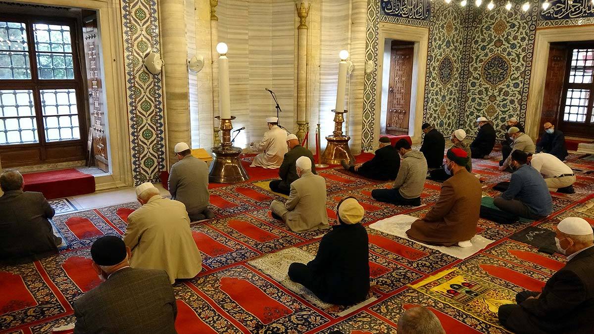 Selimiye Camisi vatandaşların akınına uğradı