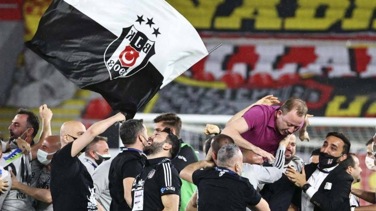 Bir hayalim var! Güzel bir sonbahar sabahı. Yer Madrid, Estadio Bernabeu. Hani o Real Madrid futbol takımının efsanevi devasa stadyumu Bernabeu..