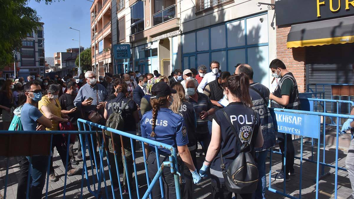 Manisa'nın Soma ilçesinde 13 Mayıs 2014'te 301 madencinin yaşamını yitirdiği Soma Davası'nda yeniden yargılamada 2'nci duruşma.