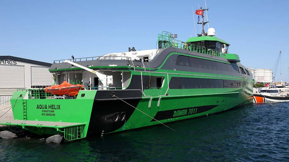 Süper lüks yatta yeni rekor 74 metre