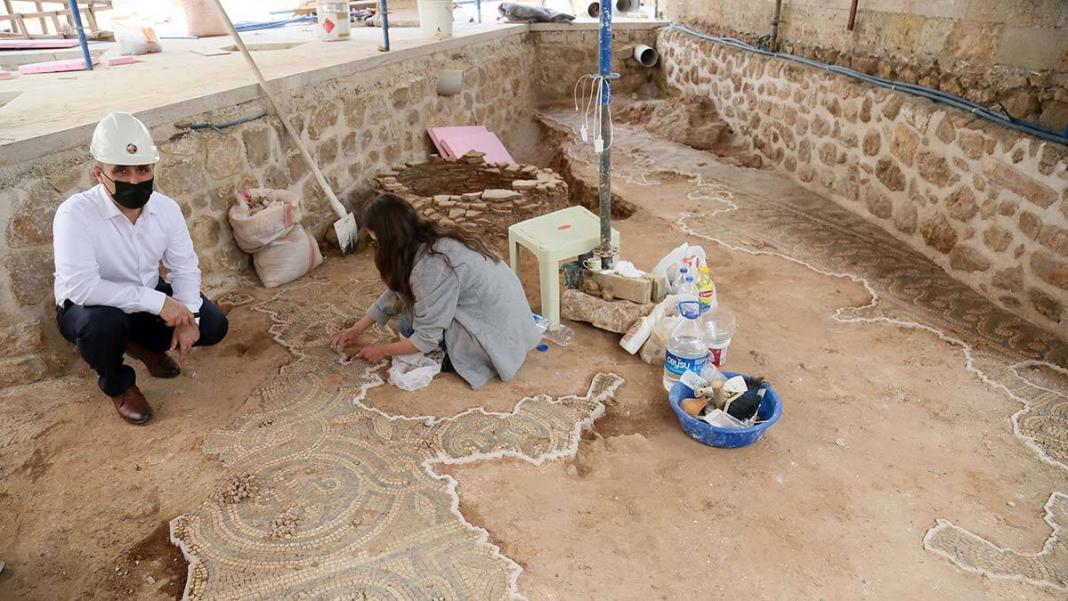 Tarihi camide Roma dönemine ait mozaik bulundu