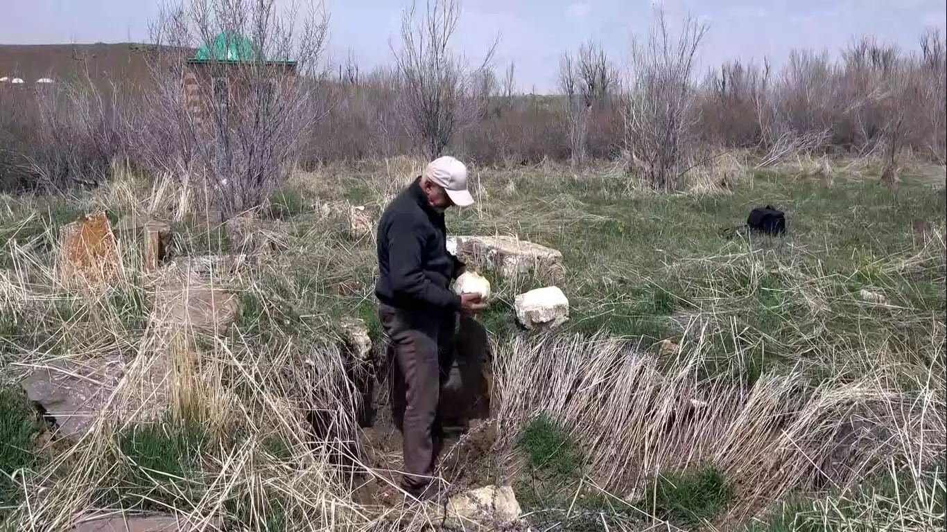 Tarihi haydar baba mezarlığı'nda defineci talanı