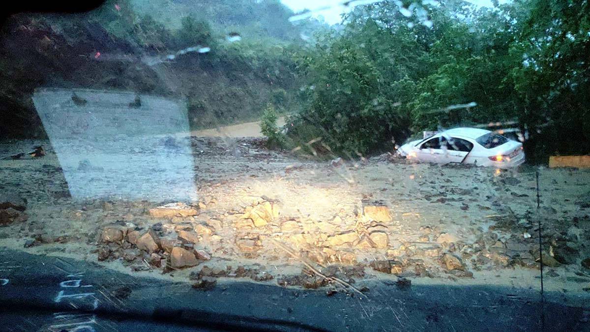 Tekirdağ'da şiddetli yağış heyelana neden oldu