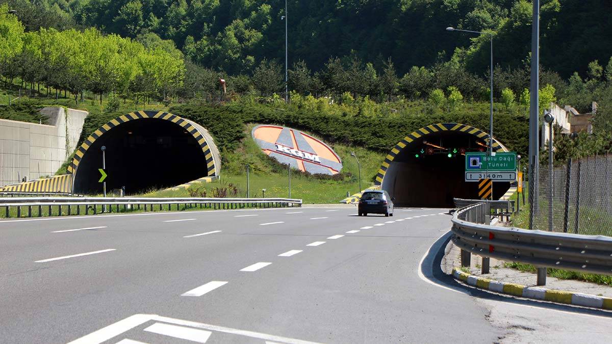 TEM otoyolu tam kapanmanın etkisiyle boş kaldı