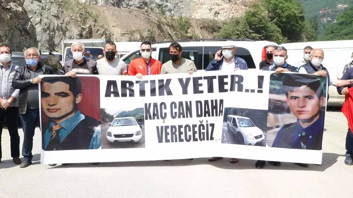 Trabzon'da kayalar tehlike oluşturuyor