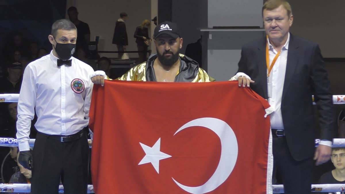 Serdar Avcı nakavt ile dünya şampiyonu