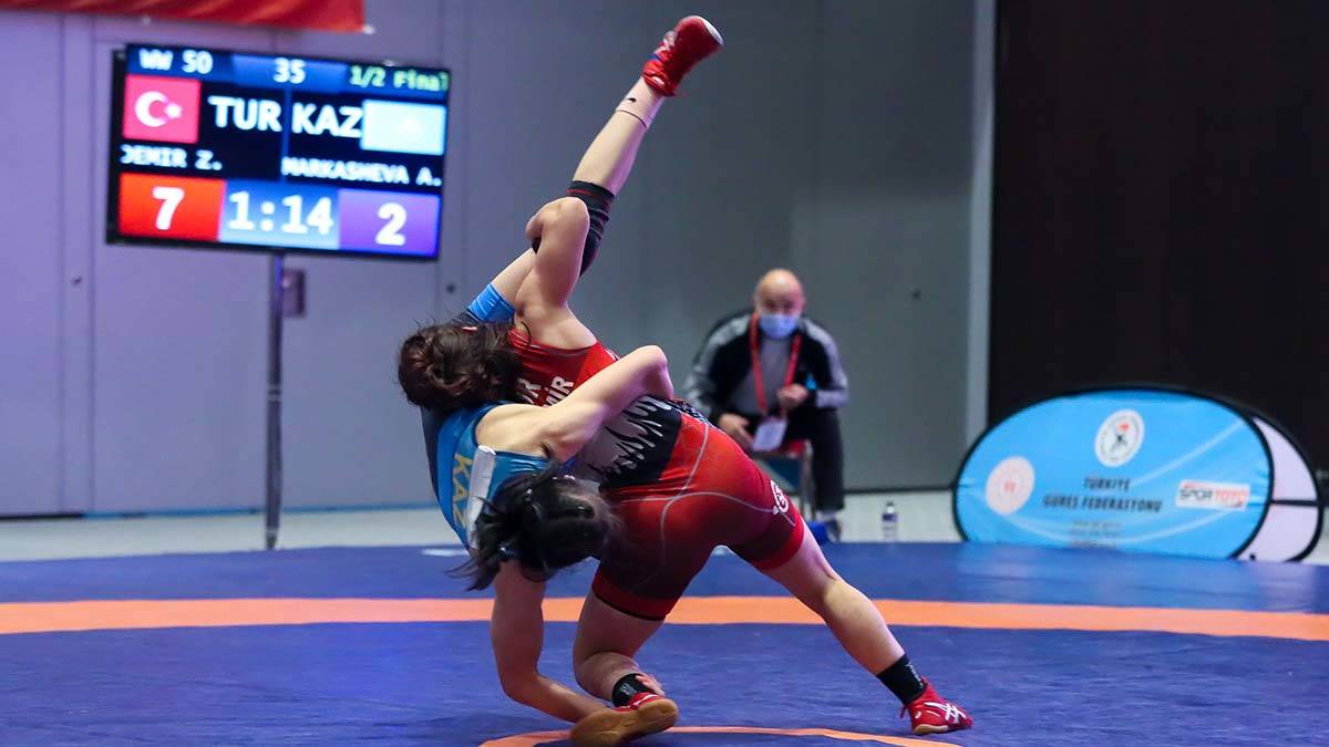 17 milli güreşçi finalde