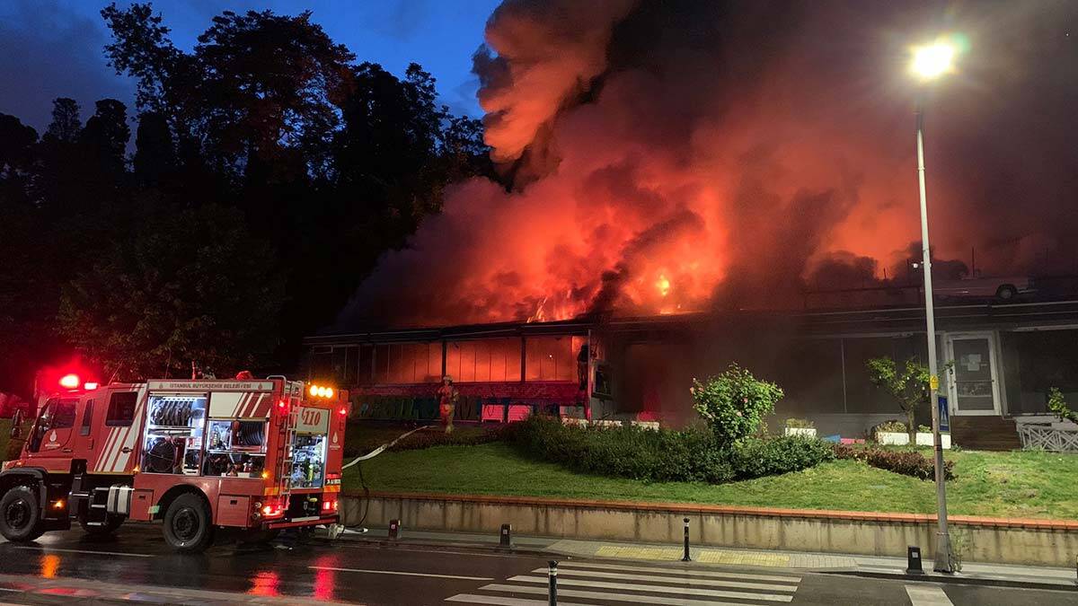 Üsküdar'da kafede yangın