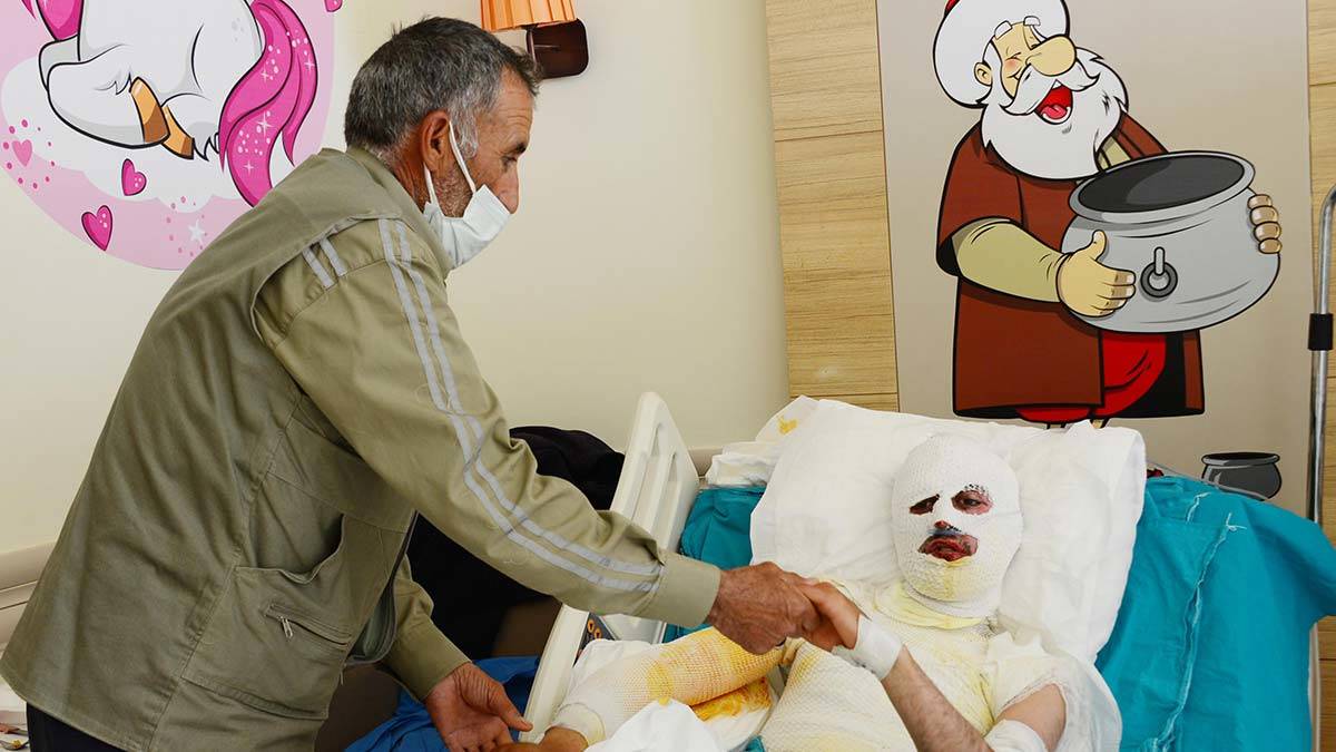 Üzerine yıldırım düşen çoban ağır yaralandı