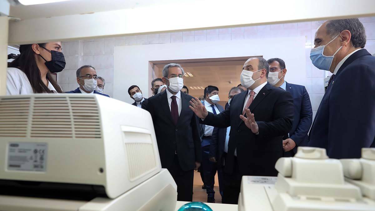 Varank'tan yerli aşı açıklaması; Sonbahar gibi elde edebileceğimize inanıyoruz