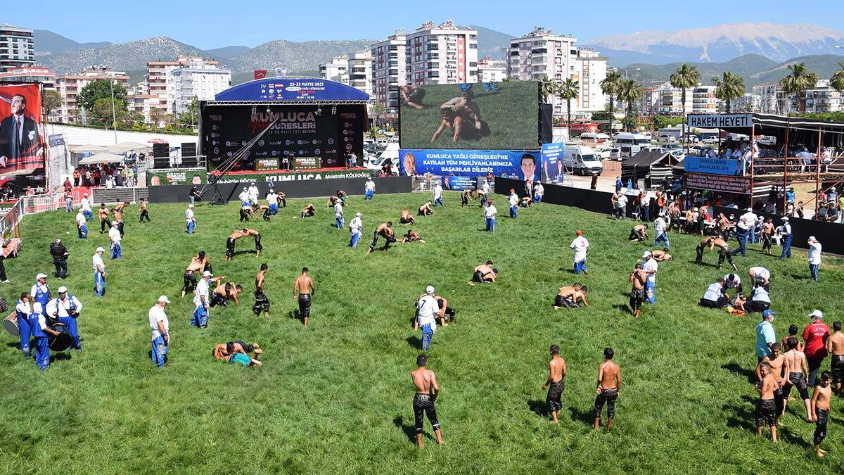 Yağlı güreş sezonu Kumluca'da seyircisiz başladı