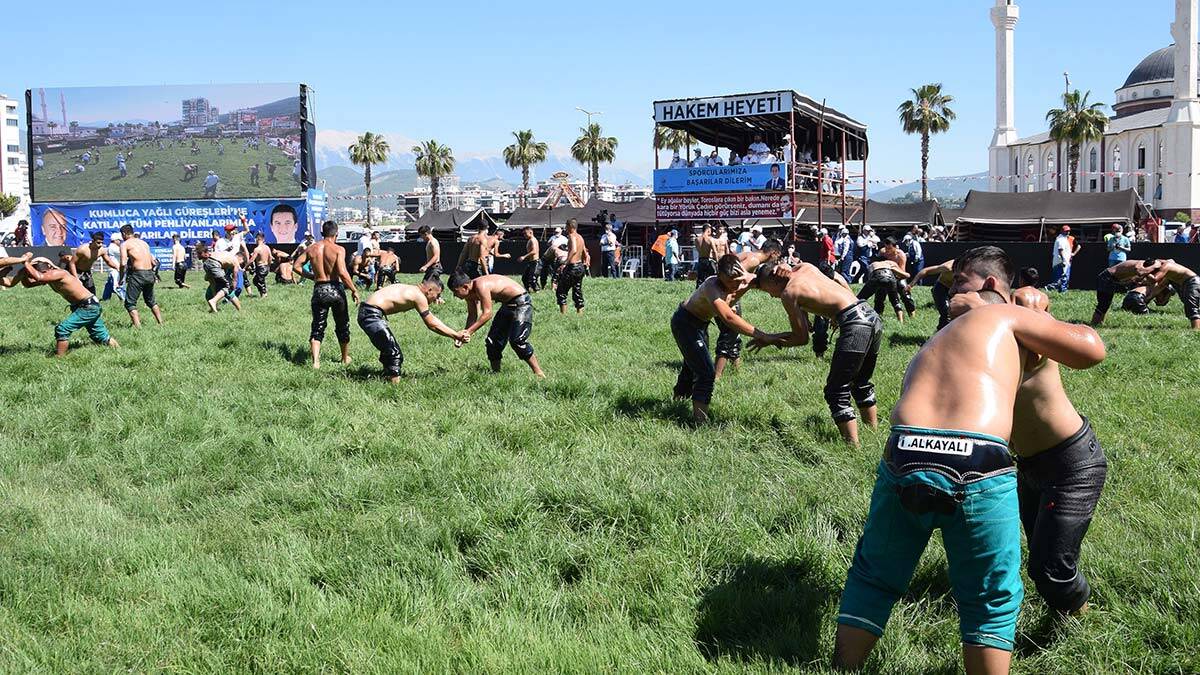 Yağlı güreş sezonu Kumluca'da seyircisiz başladı