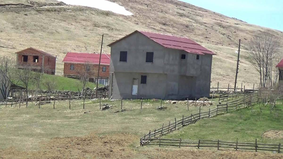 Doç. Dr. Coşkun Erüz, "Turba Bataklığında kaçak yapılaşma devam ediyor. Turba bataklığımızı maalesef koruyamıyoruz" dedi.