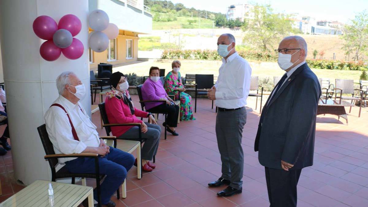 İBB'den Yaşlı Bakım ve Huzurevi'ni ziyaret