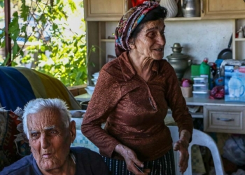 Yaşlı çiftin yanan evinin tadilatı için kampanya