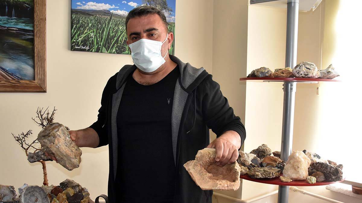 10 bin adet taşla koleksiyon yaptı