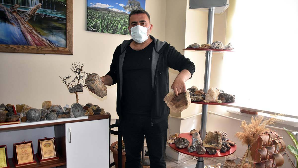 10 bin adet taşla koleksiyon yaptı