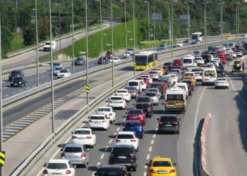 Köprü girişinde trafik yoğunluğu