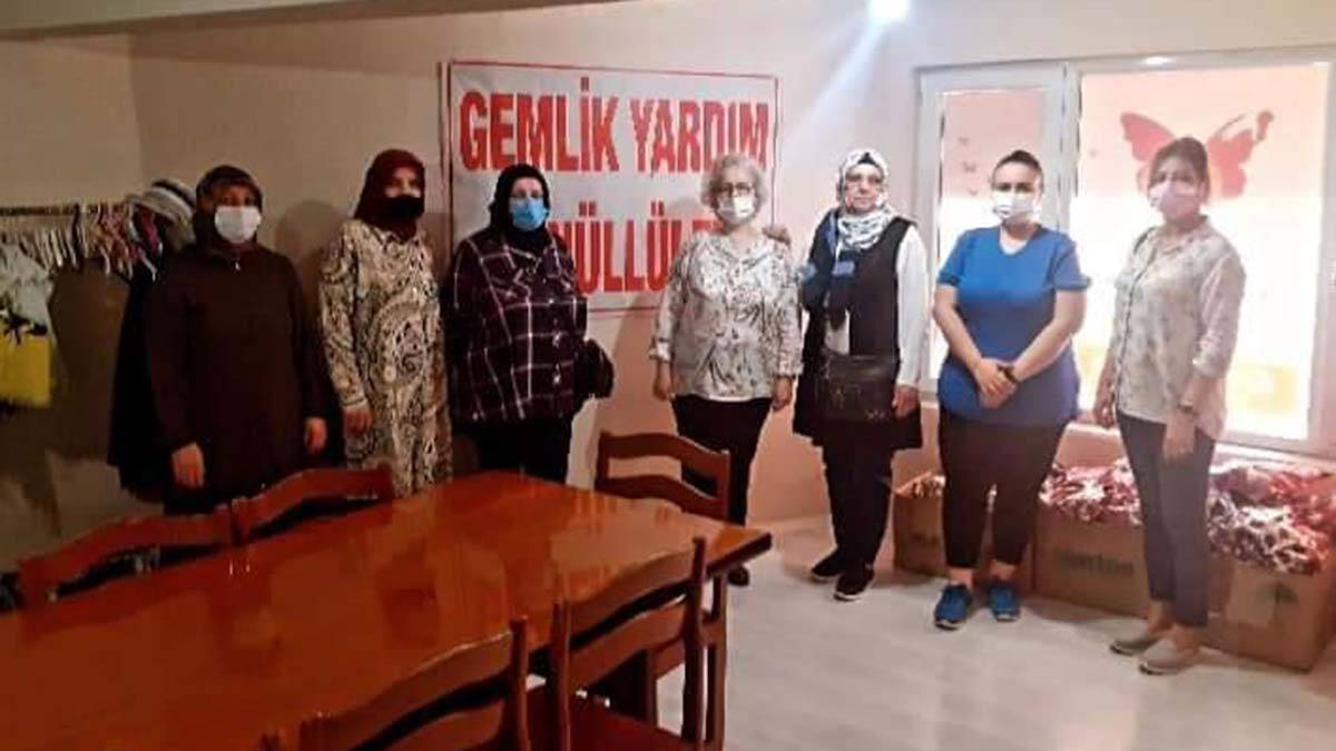 Gemlik yardım gönüllüleri olarak başlayan iyilik hareketi Gemlik Yardım Gönüllüleri Derneği oldu. Büyüdü gelişti. Bir kadın bütün ilçede umut saçtı.