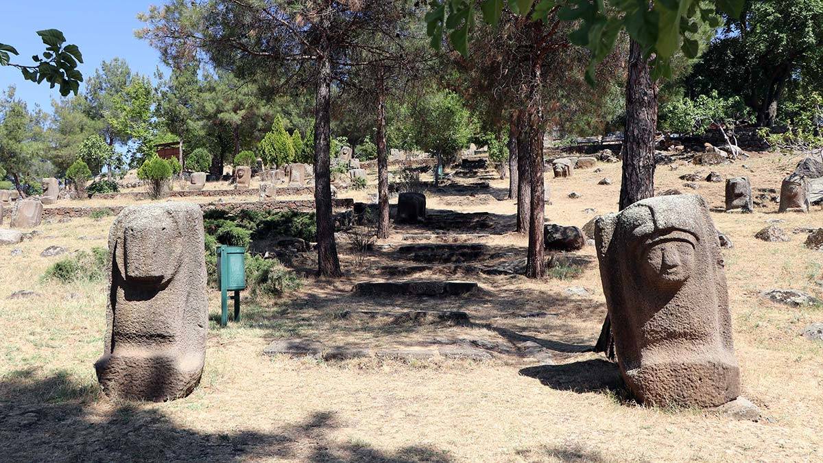 518 heykel açık havada sergileniyor