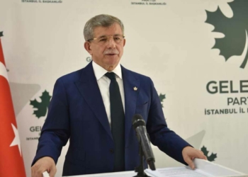 Davutoğlu'ndan dolar açıklaması: İnsan şüphe ediyor
