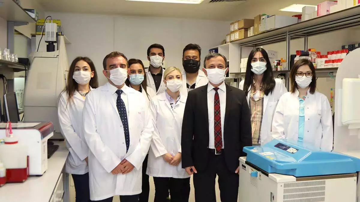 Erciyes üniversitesi rektörü prof. Dr. Mustafa çalış yerli aşı turkovac'ın hayvan deneylerinde çok başarılı olduğunu açıkladı