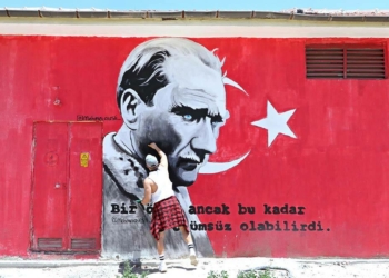 Güzel Sanatlar Mezunu Şehri Kendine Tuval Yaptı
