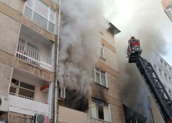 Kadıköy'de Yangında 20 Yaşındaki Genç Hayatını Kaybetti_ 1