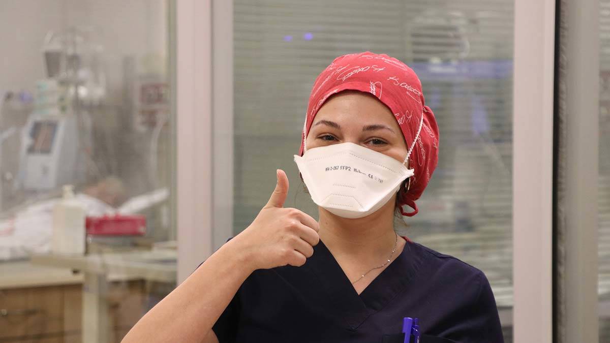 Kovid-19 Geçiren Yoğun Bakım Hemşiresi Aşı Olmak İstiyor