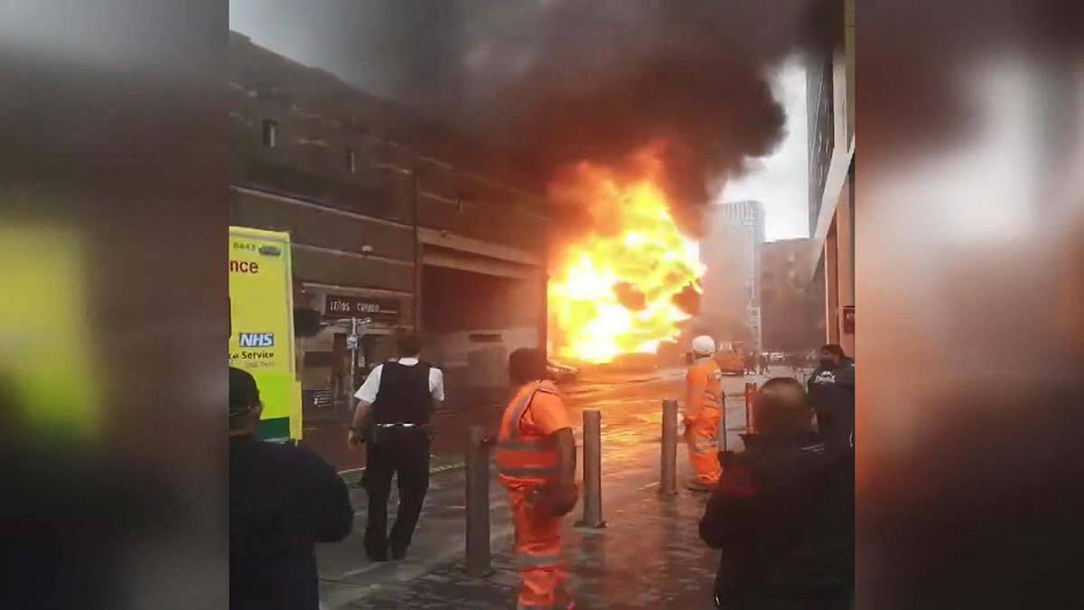 Londrada patlama sonucu yangin cikti 1 - dış haberler - haberton