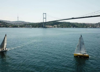 İstanbul Boğazındaki Yelken Yarışlarının Havadan Görüntülendi