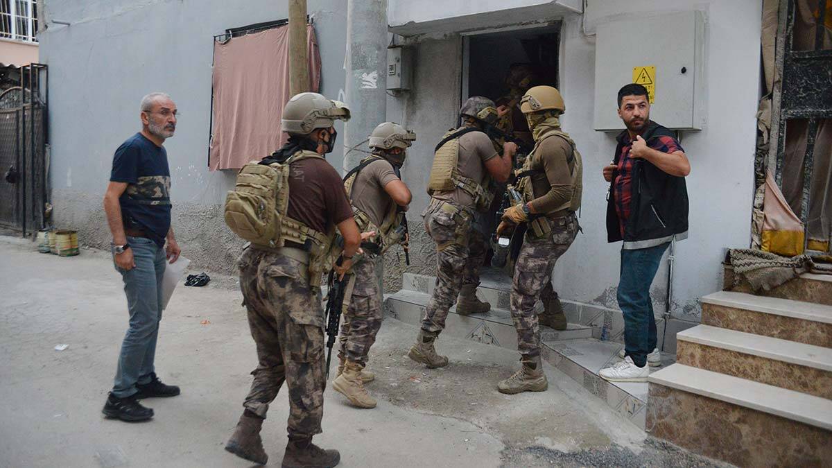 Adana'da torbacılara şafak operasyonu