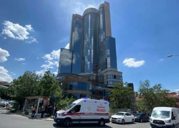 Ankara'da 35 katlı binada yangın