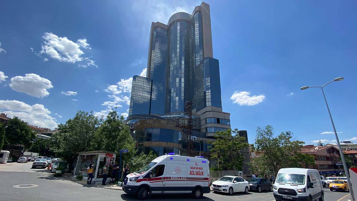 Ankara'da 35 katlı binada yangın