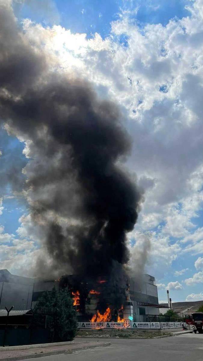 Yangının çıkış nedeni, inceleme sonucu belirlenecek.