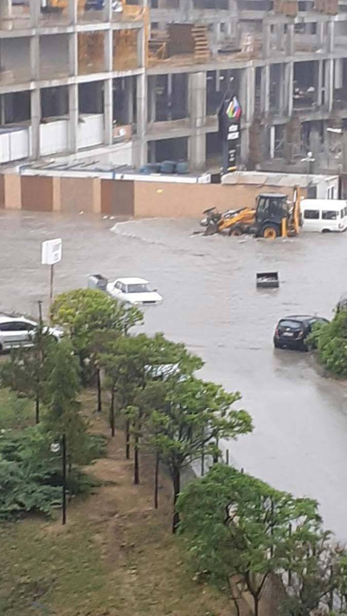 Ankara'da dolu ve rüzgar etkili oldu