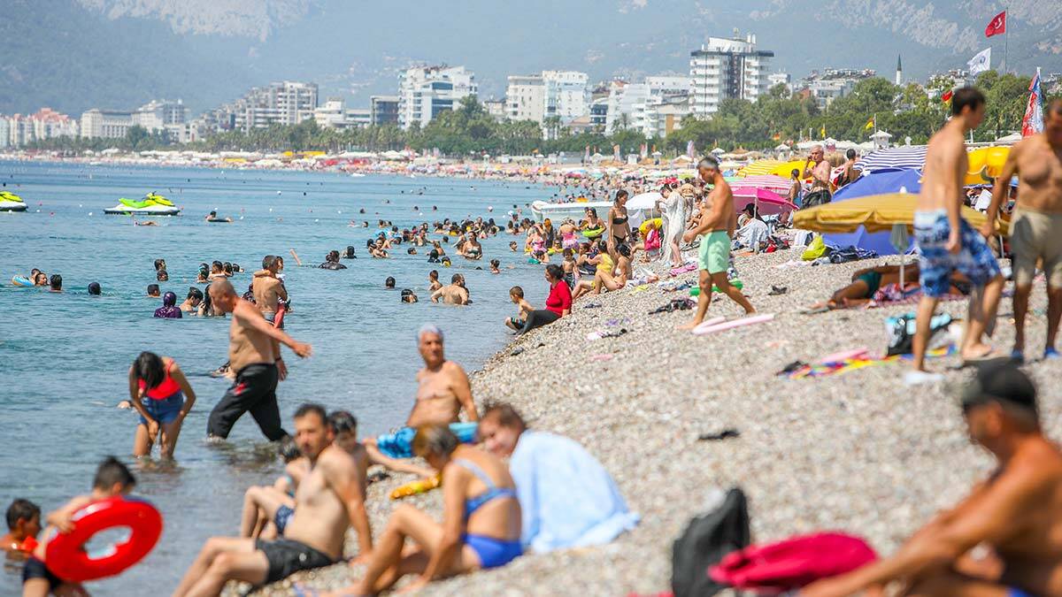 Antalya'da hava sıcaklığı 41 dereceyi gördü