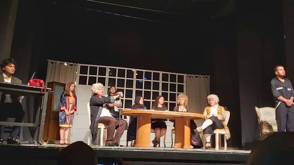 Ankara'nın gözde tiyatrolarından biri olan Ankara Yeni Sahne Tiyatrosu (AYS) pandemi sonrası ilk oyunu olan Ceza Kanunu Oyununu seyirciyle buluşturdu.