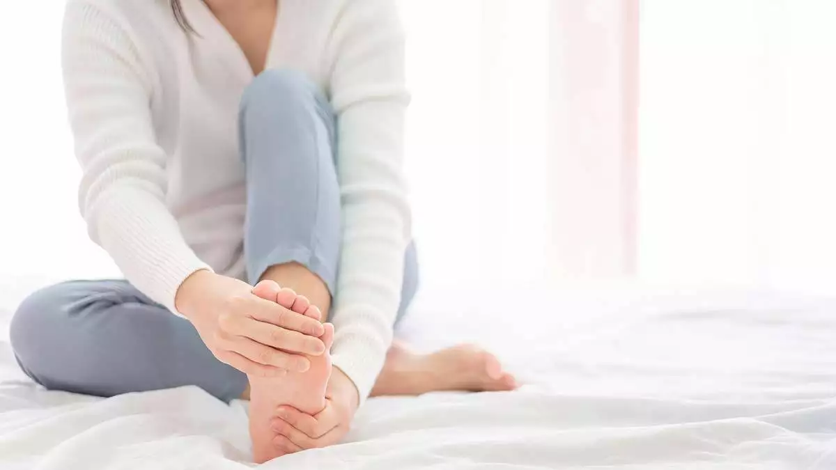 Ortopedi ve travmatoloji uzmanı doç. Dr. Onur kocadal, ayaktaki ağrıyla kendini gösteren hastalıklarla ilgili önemli bilgiler verdi.