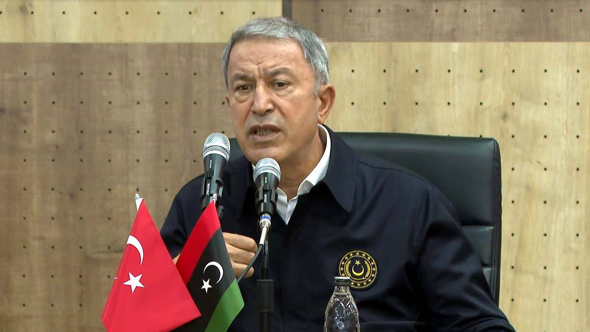 Bakan Akar: Bizim alnımız açık, başımız dik