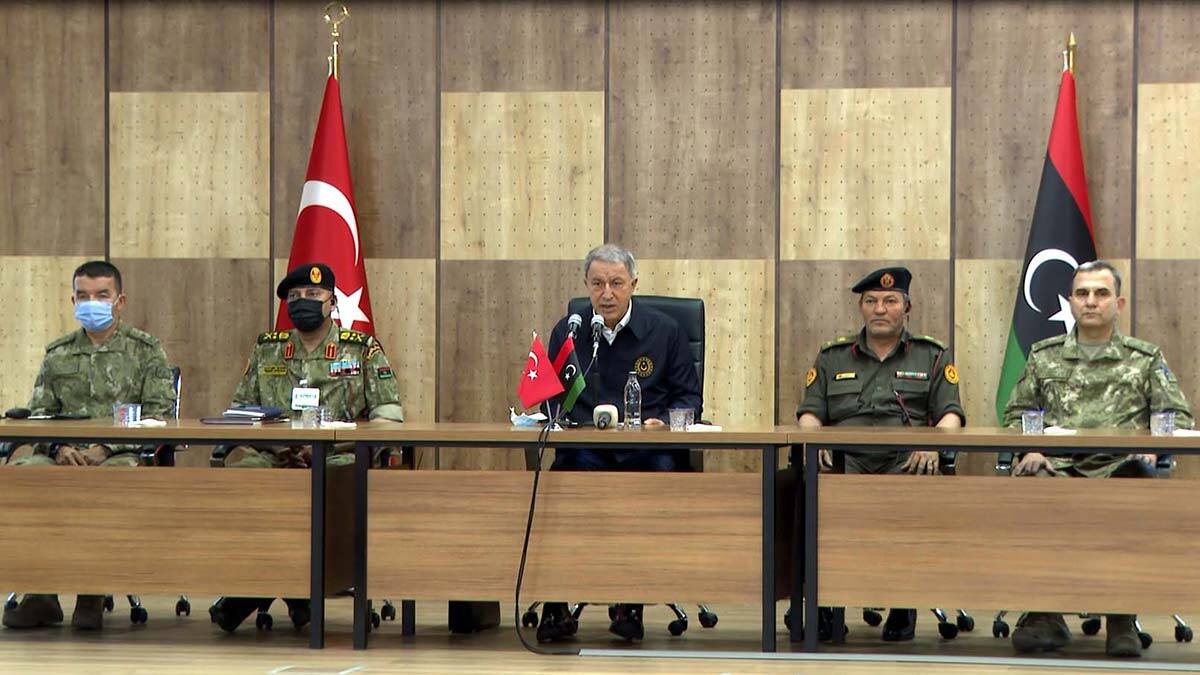 Bakan Akar: Bizim alnımız açık, başımız dik