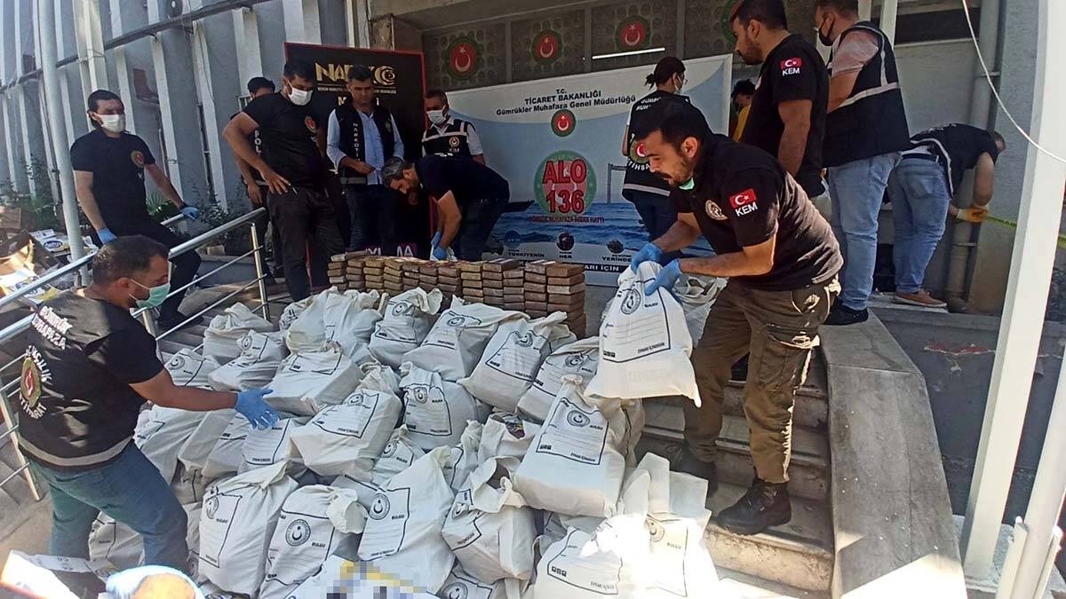 Mersin Limanı'nda 1 ton kokain ele geçirildi